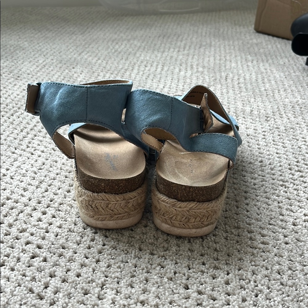 Universal Thread Blue Sandals - Picture 3 of 3